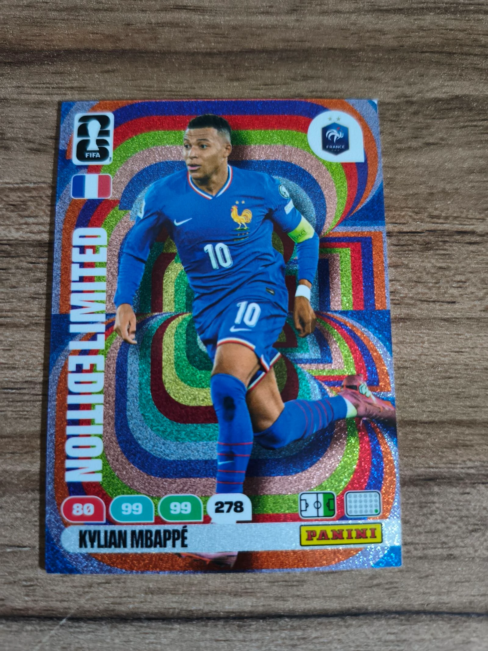 Carte de foot panini CDM Mbappé édition limitée 